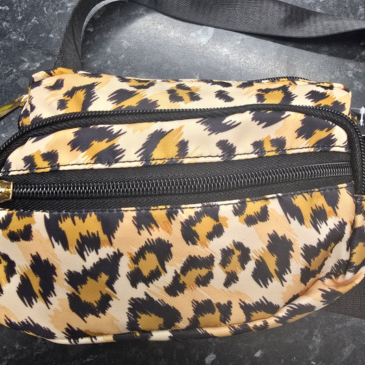 Small crossbody bag in 2 funky designs