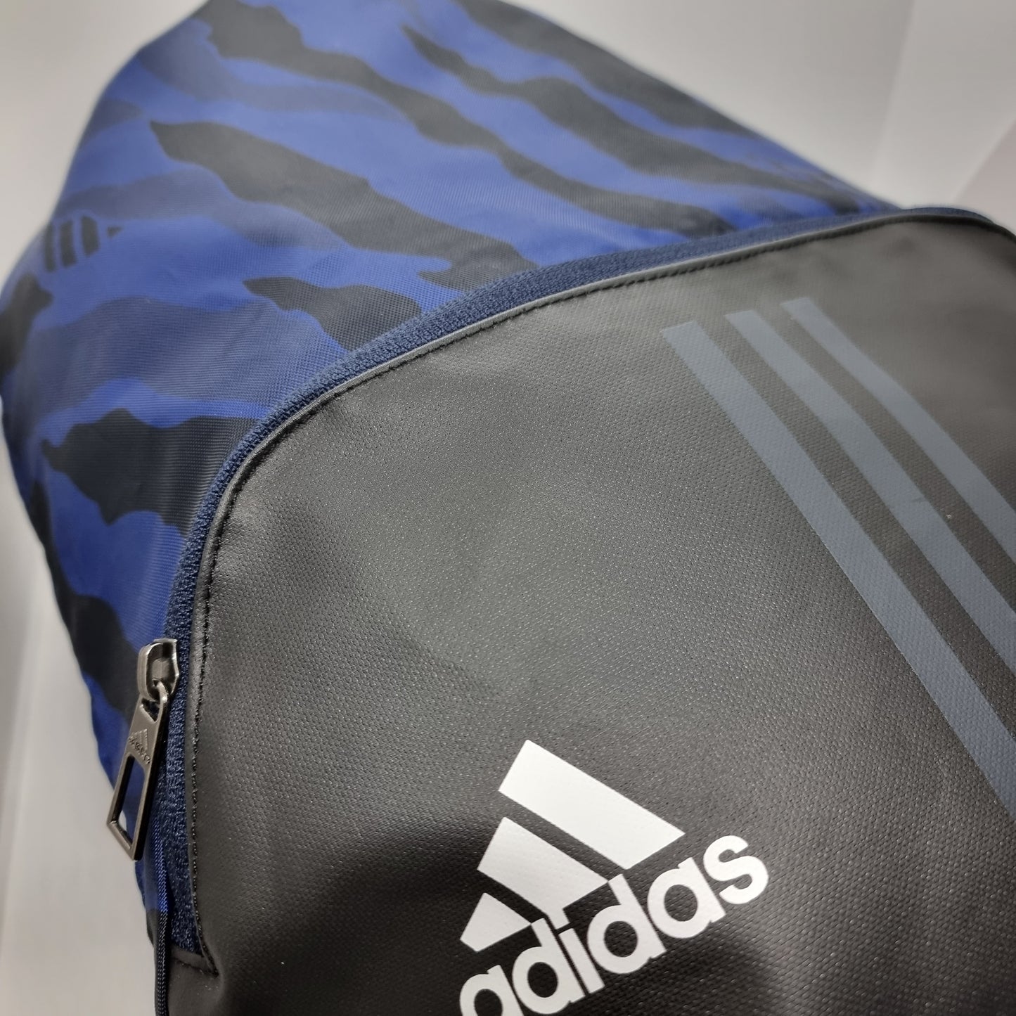 ADIDAS DRAWSTRING BAG (NAVY/BLACK)