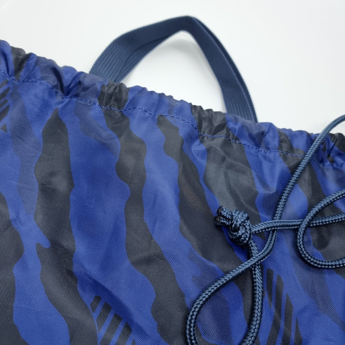 ADIDAS DRAWSTRING BAG (NAVY/BLACK)